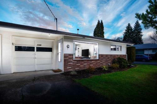 Walnut Bungalow East