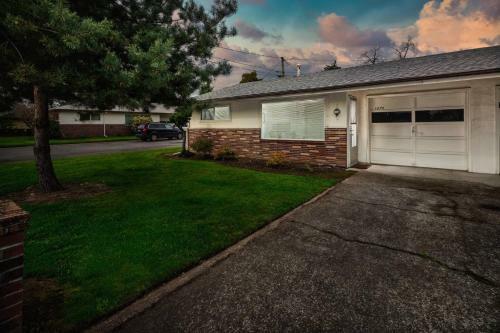 Walnut Bungalow West