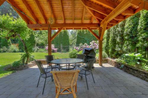 Living Color Cottage Home