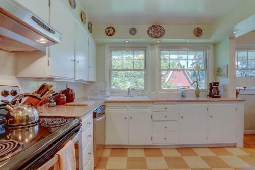Living Color Cottage Home