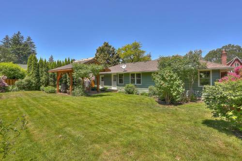 Living Color Cottage Home