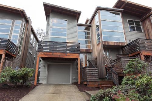 Alexander's 4 Seasons Townhouse