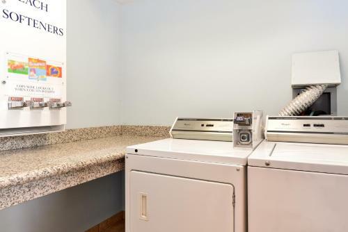 Motel Americas Best Value Sandman Inn
