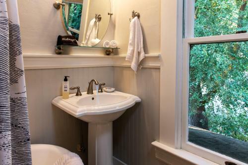 Bed & Breakfast Inn At The Gorge