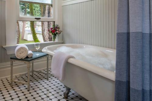 Bed & Breakfast Inn At The Gorge