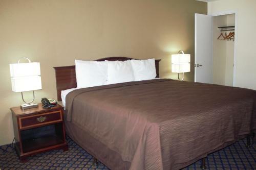 Hotel Oregon Trail Inn And Suites