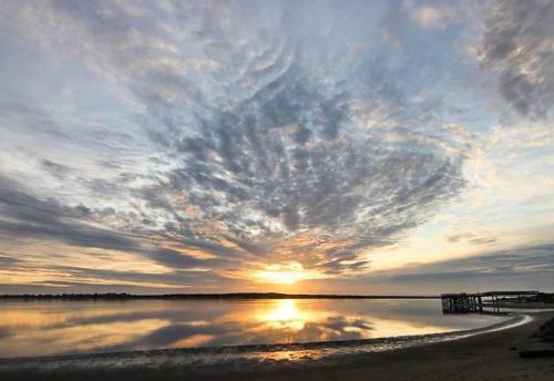 Dock Of The Bay 102