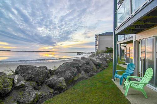 Dock Of The Bay 102
