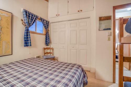 Cliff View Cabin (mca 420)