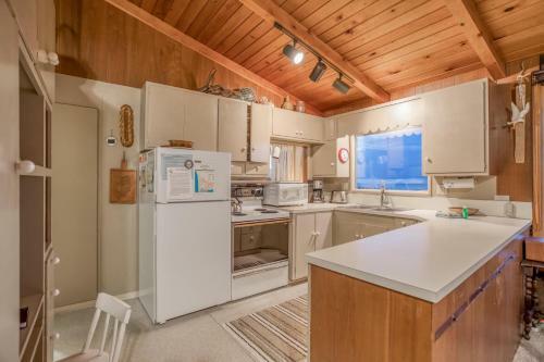Cliff View Cabin (mca 420)
