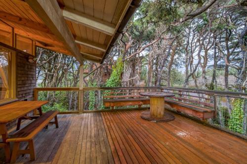 Cliff View Cabin (mca 420)