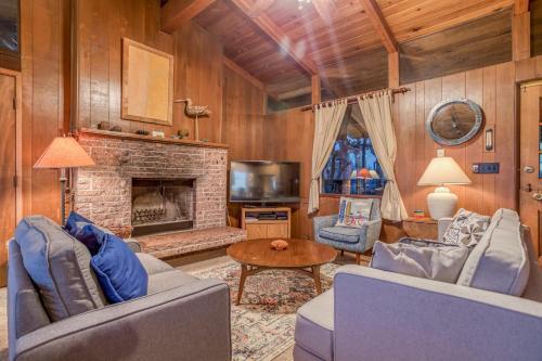 Cliff View Cabin (mca 420)