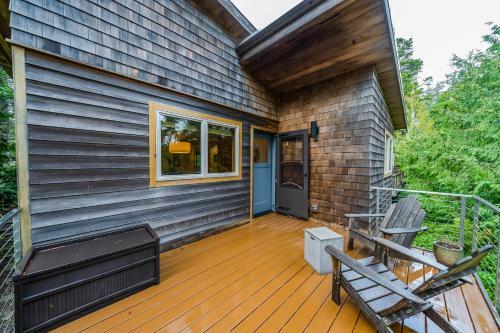Modern Coastal Retreat