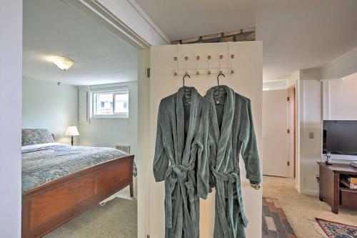 Exquisite Oceanside House With Pacific Views And Deck!