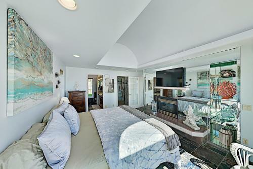 Spectacular Oceanfront Chateau - Steps To Beach Home