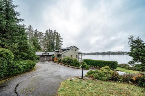 Lake View Escape