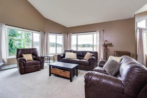 Lake View Escape