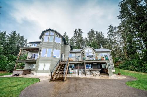 Lake View Escape