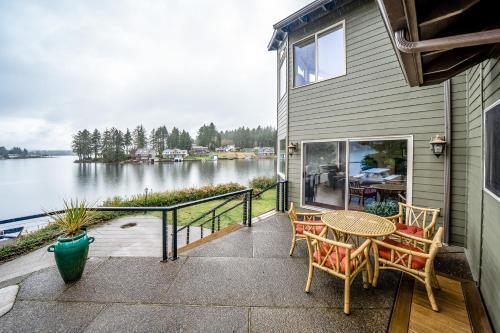 Lake View Escape