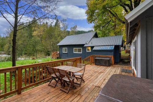 Riverbend Cabins 2&3 W/private Hot Tubs!