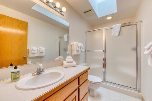 Rockaway Beach Comfy Retreat
