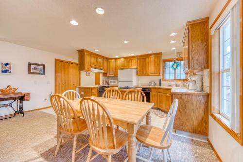 Rockaway Beach Comfy Retreat