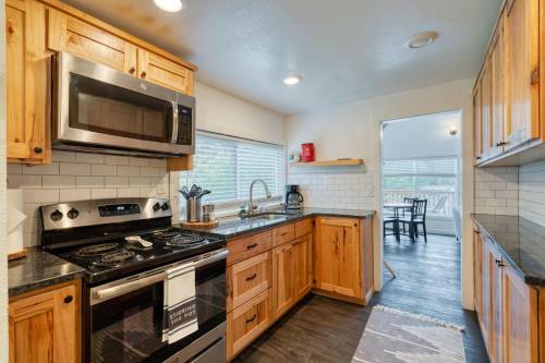 Riverbend Cabins #1-3 - Close To Ski Slopes!