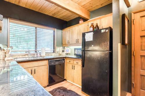 Zigzag Lodge