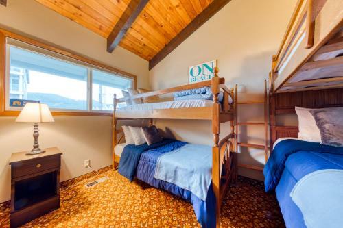Rockaway Beach Cozy Cabin