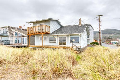 Rockaway Beach Cozy Cabin