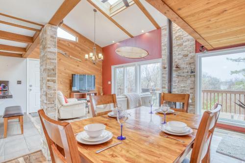 Lakefront Beachhouse