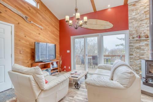 Lakefront Beachhouse