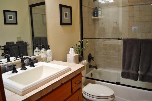 Apartamento 3900 Sunset Boulevard