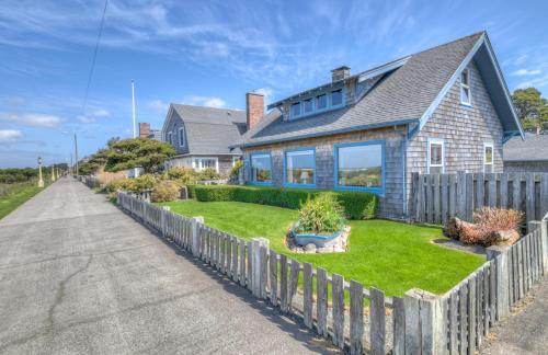 Byers Boathouse On The Prom