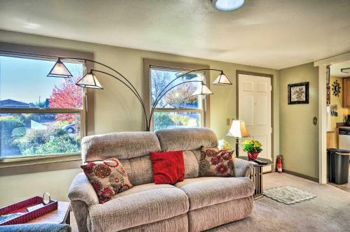 Sherwood Retreat With Yard, Walk To Old Town!