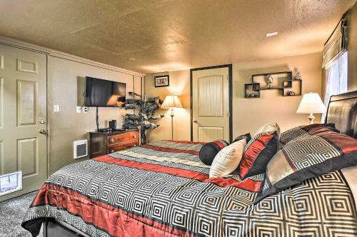 Sherwood Retreat With Yard, Walk To Old Town!