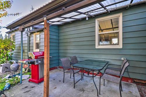 Sherwood Retreat With Yard, Walk To Old Town!