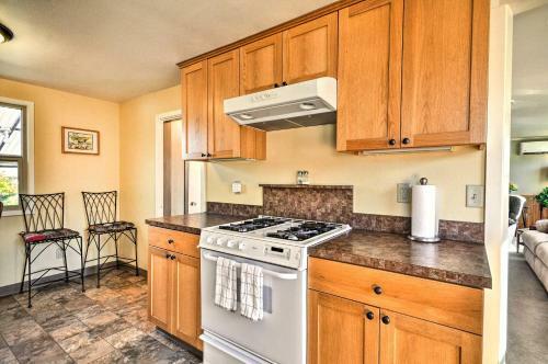 Sherwood Retreat With Yard, Walk To Old Town!