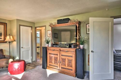 Sherwood Retreat With Yard, Walk To Old Town!