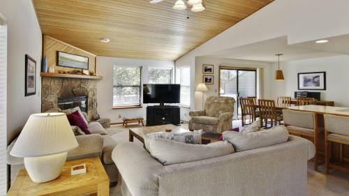 Fairway Village 32