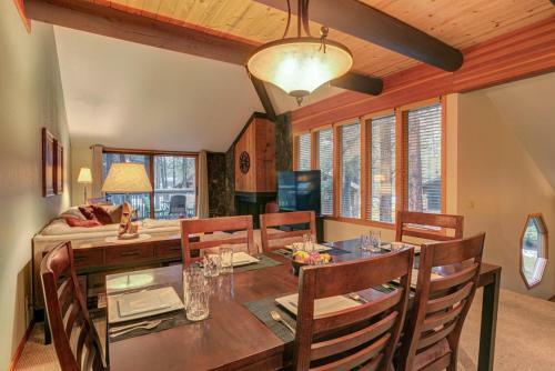 Wildflower Condo #54 By Village Properties At Sunriver
