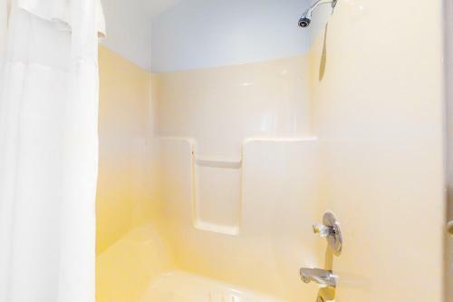 3 Bed 3 Bath Vacation Home In Bayshore Beach Club