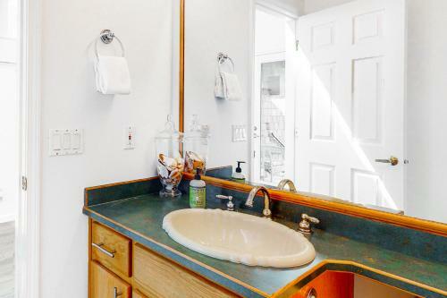 3 Bed 3 Bath Vacation Home In Bayshore Beach Club