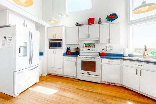 3 Bed 3 Bath Vacation Home In Bayshore Beach Club
