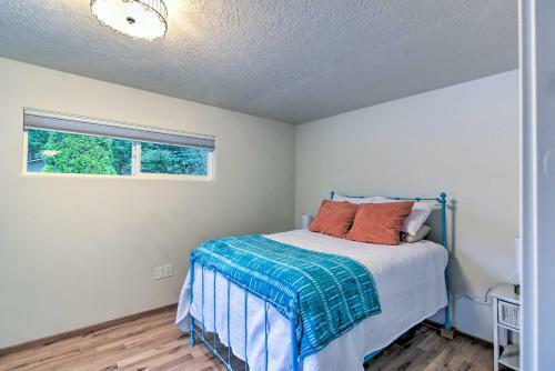 Waterfront Hideaway With Sandy River Fishing!