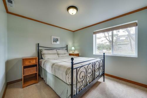New Listing! Stone Cottage With Private Beach Path Home