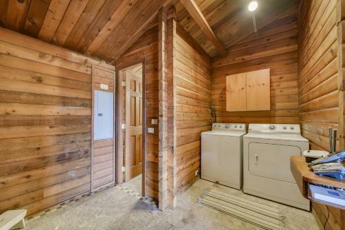 New Listing! Stone Cottage With Private Beach Path Home