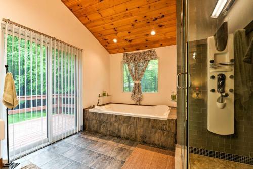 Lovely Lake Poconos Home With Sauna And Fire Pit!