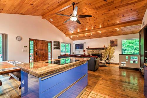 Lovely Lake Poconos Home With Sauna And Fire Pit!