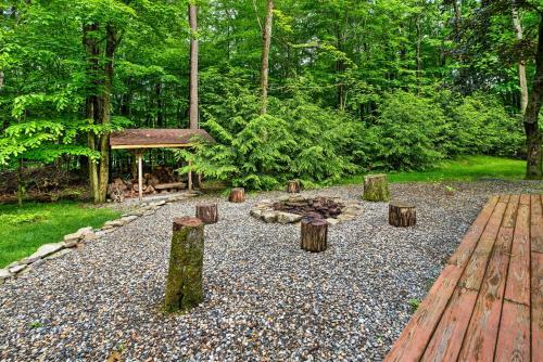 Lovely Lake Poconos Home With Sauna And Fire Pit!
